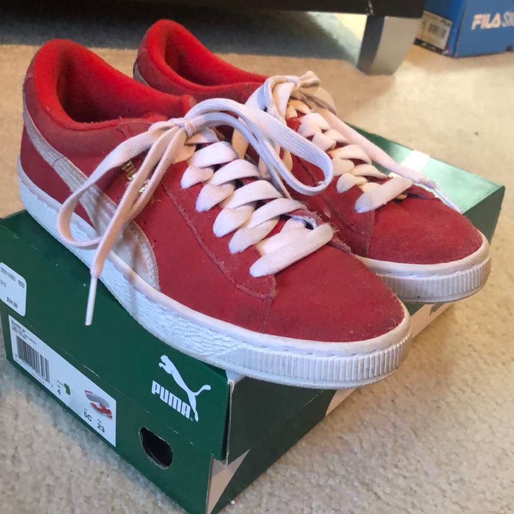 Red suede jr. Pumas